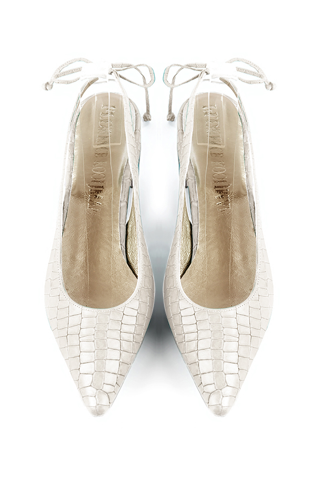 Escarpins bride arrière blanc cassé. Bout pointu. Talon évasé plat - Vue du dessus