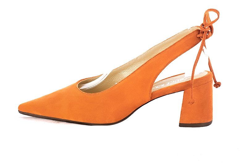 Chaussure femme à brides :  couleur orange abricot. Bout pointu. Talon mi-haut évasé. Vue de profil - Florence KOOIJMAN