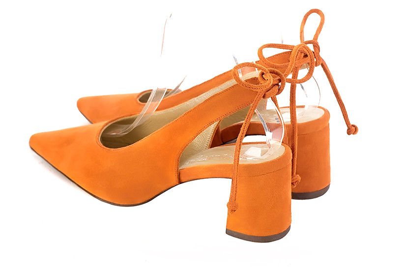 Chaussure femme à brides :  couleur orange abricot. Bout pointu. Talon mi-haut évasé. Vue arrière - Florence KOOIJMAN