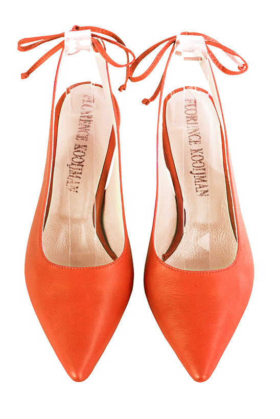 Chaussure femme à brides :  couleur orange clémentine. Bout pointu. Talon mi-haut bobine. Vue du dessus - Florence KOOIJMAN