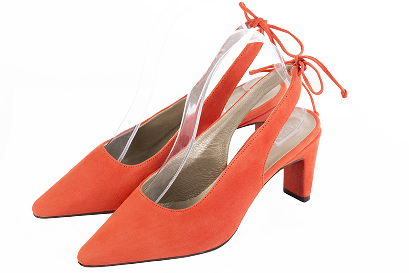 Chaussure femme à brides :  couleur orange clémentine. Bout pointu. Talon mi-haut virgule Vue avant - Florence KOOIJMAN