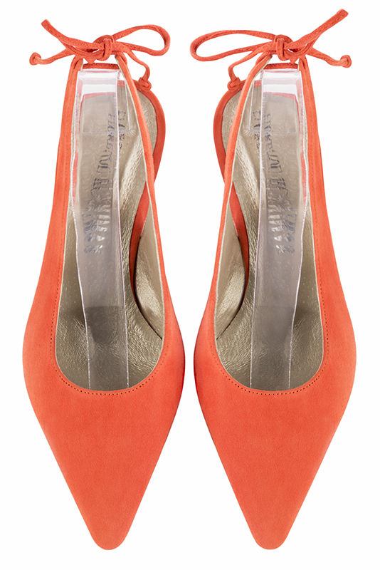 Chaussure femme à brides :  couleur orange clémentine. Bout pointu. Talon mi-haut virgule. Vue du dessus - Florence KOOIJMAN