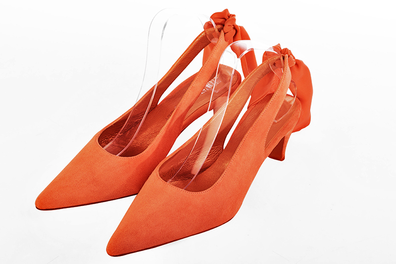 Chaussure femme à brides :  couleur orange clémentine. Bout pointu. Talon mi-haut fin Vue avant - Florence KOOIJMAN