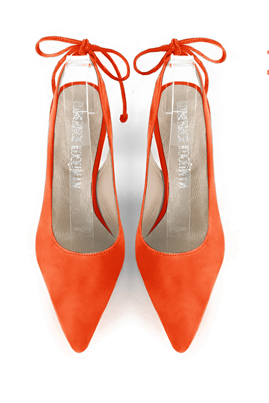 Chaussure femme à brides :  couleur orange clémentine. Bout pointu. Talon haut fin. Vue du dessus - Florence KOOIJMAN