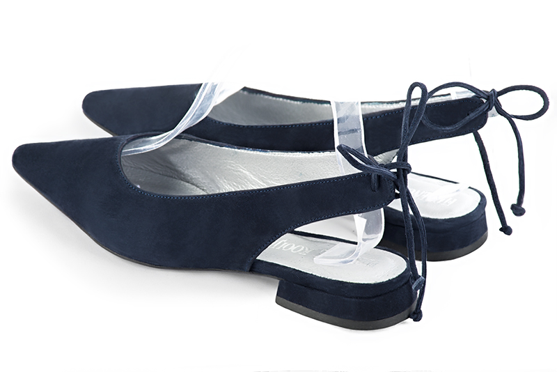 Chaussure femme à brides :  couleur bleu marine. Bout pointu. Talon plat bottier. Vue arrière - Florence KOOIJMAN