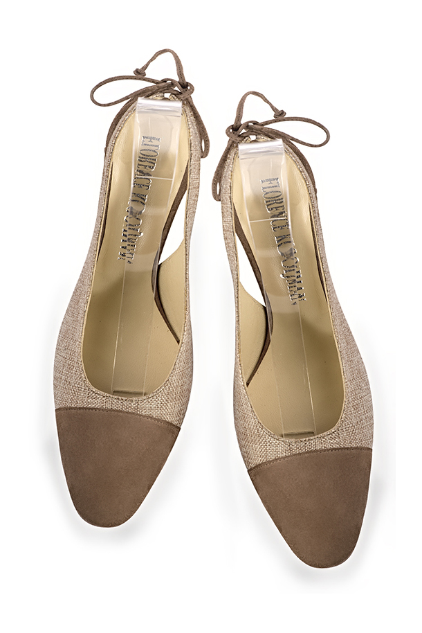 Escarpins habillés bride arrière cuir marron chocolat et beige naturel à talon virgule de 5.5 cm et bout rond - Vue du dessus