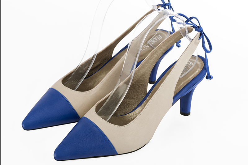 Chaussure femme à brides :  couleur bleu électrique et blanc ivoire. Bout pointu. Talon mi-haut fin Vue avant - Florence KOOIJMAN