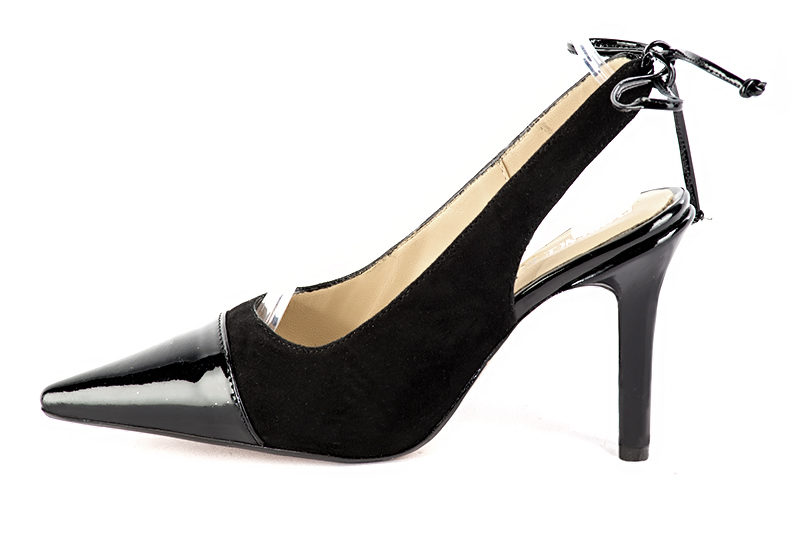 Chaussure femme à brides :  couleur noir brillant. Bout pointu. Talon haut fin. Vue de profil - Florence KOOIJMAN