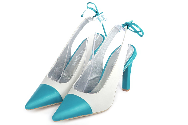 , coloris bleu turquoise et blanc cassé. Bout pointu. Haut. Talon fin. Cérémonie, soirée, cocktail, évènementiel. Personnalisation : Choix des cuirs, 
                des couleurs et des talons. Petites et grandes pointures. - Florence KOOIJMAN