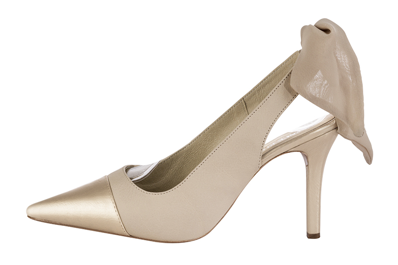 Chaussure femme à brides :  couleur or doré et blanc ivoire. Bout pointu. Talon haut fin. Vue de profil - Florence KOOIJMAN