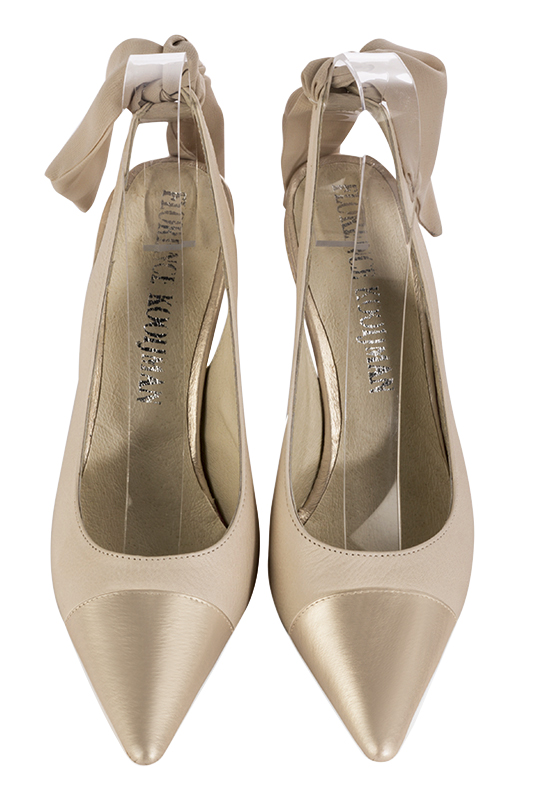 Chaussure femme à brides :  couleur or doré et blanc ivoire. Bout pointu. Talon haut fin. Vue du dessus - Florence KOOIJMAN