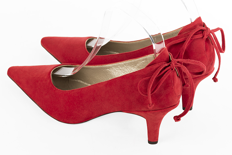 Escarpin : Escarpin classique décolleté rond couleur rouge coquelicot. Bout pointu. Talon mi-haut fin. Vue arrière - Florence KOOIJMAN