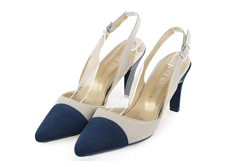 Escarpins bride arrière bleu marine et blanc cassé. Bout effilé. Talon fin de 7.5 cm - Vue avant