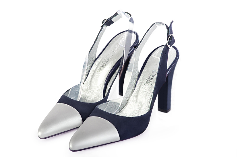 Escarpins bride arrière argent et bleu marine. Bout effilé. Talon trotteur de 9.5 cm - Vue avant