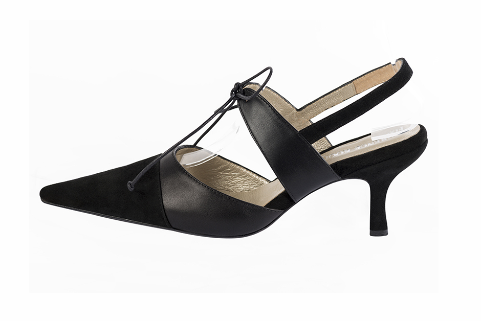 Chaussure femme à brides : Chaussure arrière ouvert avec une bride sur le cou-de-pied couleur noir mat. Bout pointu. Talon haut fin. Vue de profil - Florence KOOIJMAN