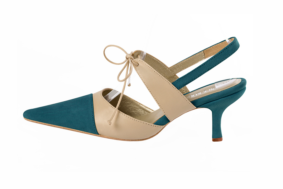Chaussures habillées, élégantes et raffinées, ouvertes à l'arrière avec une bride sur le cou-de-pied, coloris bleu canard et beige vanille. Bout pointu. Haut. Talon fin. Cérémonie, soirée, cocktail, évènementiel. Personnalisation : Choix des cuirs, 
                des couleurs et des talons. Petites et grandes pointures. - Florence KOOIJMAN