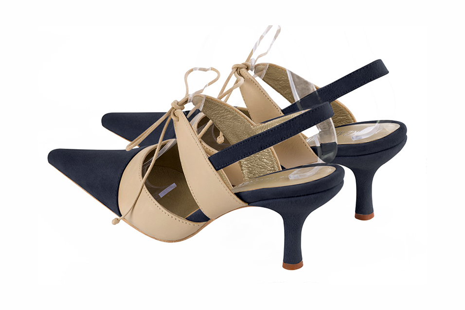 Chaussures habillées, élégantes et raffinées, ouvertes à l'arrière avec une bride sur le cou-de-pied, coloris bleu marine et beige vanille. Bout pointu. Haut. Talon fin. Cérémonie, soirée, cocktail, évènementiel. Personnalisation : Choix des cuirs, 
                des couleurs et des talons. Petites et grandes pointures. - Florence KOOIJMAN