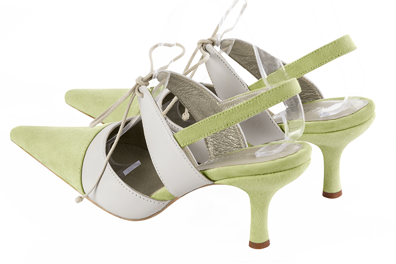 Chaussure femme à brides : Chaussure arrière ouvert avec une bride sur le cou-de-pied couleur vert tilleul et blanc pur. Bout pointu. Talon haut fin. Vue arrière - Florence KOOIJMAN