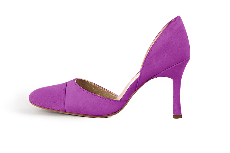Escarpin : Escarpin cambrure ouverte couleur violet mauve. Bout rond. Talon très haut fin. Vue de profil - Florence KOOIJMAN