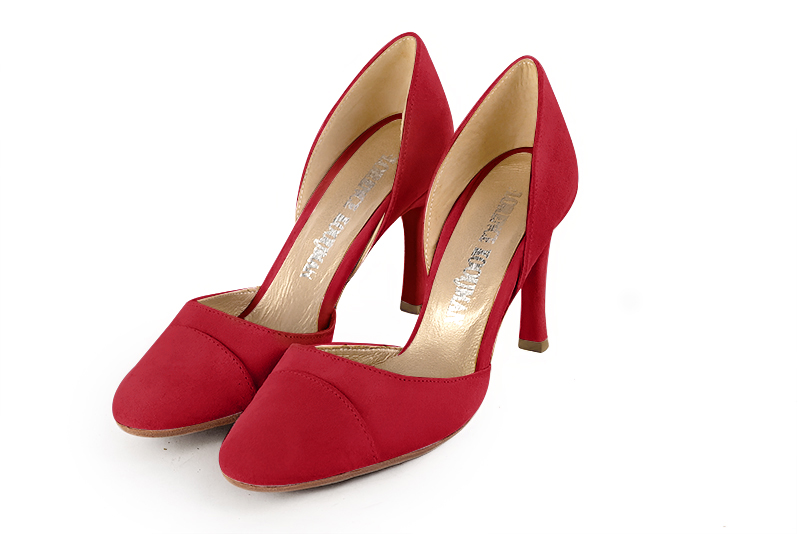 Escarpin : Escarpin cambrure ouverte couleur rouge carmin. Bout rond. Talon très haut fin Vue avant - Florence KOOIJMAN