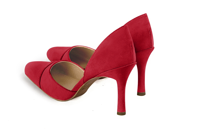 Escarpin : Escarpin cambrure ouverte couleur rouge carmin. Bout rond. Talon très haut fin. Vue arrière - Florence KOOIJMAN
