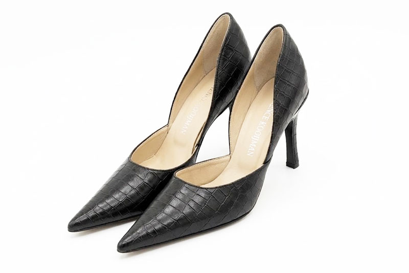 Escarpins habillés cambrure ouverte en cuir noir satiné à talon fin de 9.5 cm et bout pointu - Vue avant
