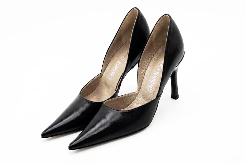 Escarpins avec la cambrure ouverte pour femme en cuir noir avec bout pointu et talon fin de 9.5 cm - Vue avant