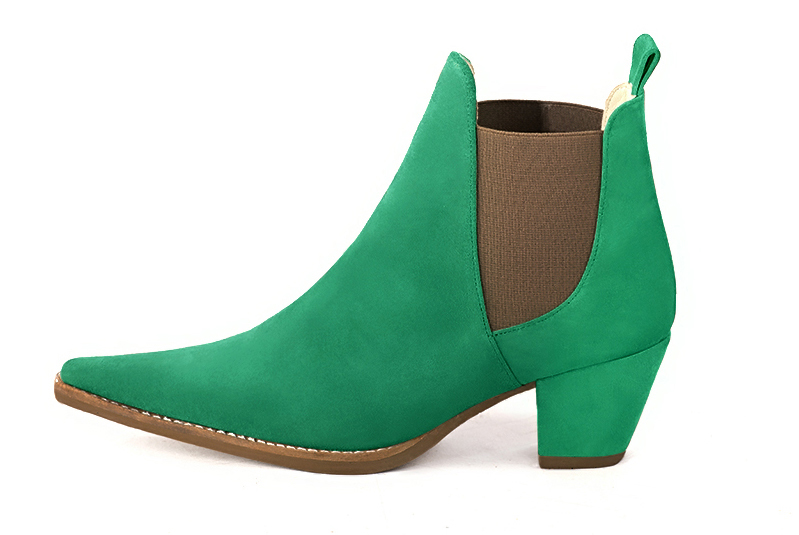 Boots femme : Boots élastiques sur les côtés couleur vert émeraude et marron taupe. Bout pointu. Talon mi-haut conique. Vue de profil - Florence KOOIJMAN