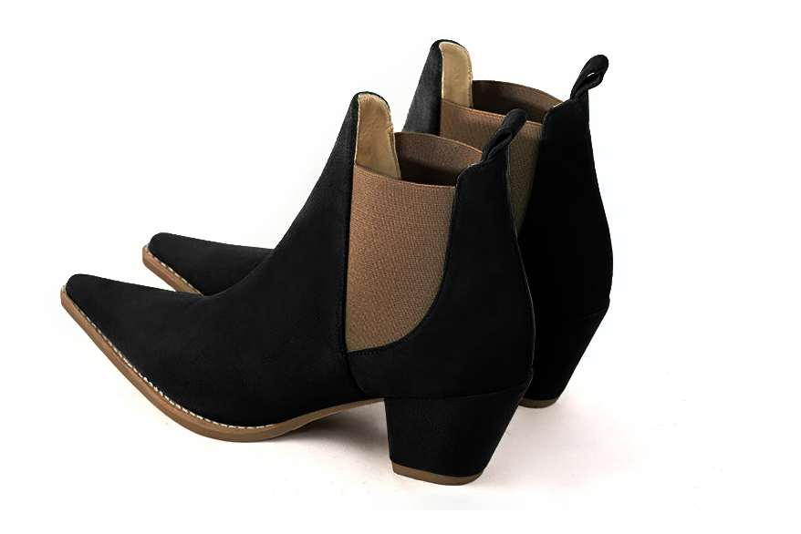 Boots femme : Boots élastiques sur les côtés couleur noir mat et marron taupe. Bout pointu. Talon mi-haut conique. Vue arrière - Florence KOOIJMAN