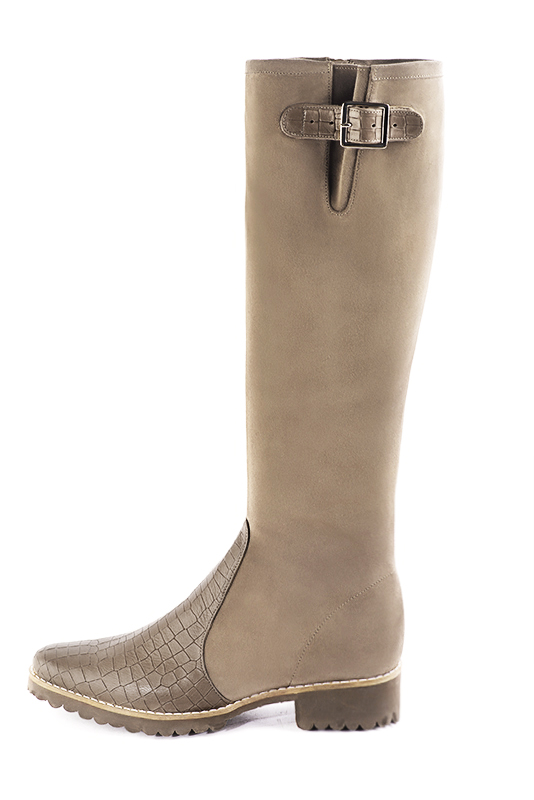 Bottes femme cavalières élégantes et raffinées, réalisées sur mesure, coloris beige mastic. Bout rond. Semelle gomme plat. Mollets fins ou larges. Personnalisation : Choix des cuirs, des couleurs et des talons. - Florence KOOIJMAN