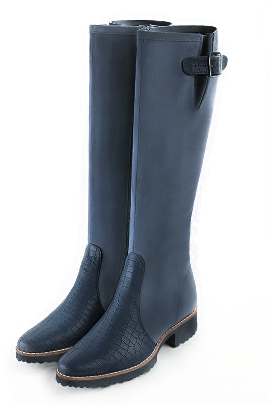 Bottes femme cavalières élégantes et raffinées, réalisées sur mesure, coloris bleu denim. Bout rond. Semelle gomme plat. Mollets fins ou larges. Personnalisation : Choix des cuirs, des couleurs et des talons. - Florence KOOIJMAN
