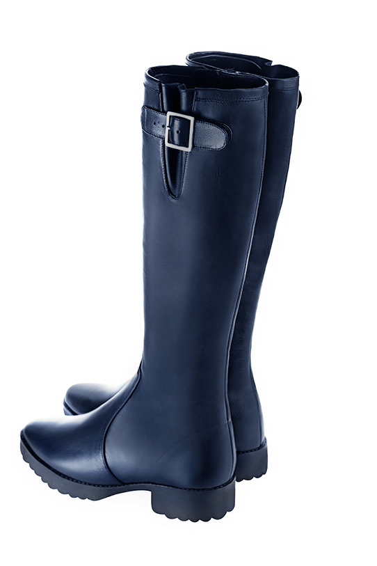Bottes femme cavalières élégantes et raffinées, réalisées sur mesure, coloris bleu marine. Bout rond. Semelle gomme plat. Mollets fins ou larges. Personnalisation : Choix des cuirs, des couleurs et des talons. - Florence KOOIJMAN