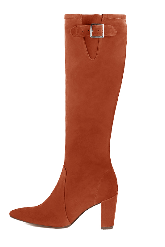 Botte femme : Bottes femme avec des boucles sur mesures couleur orange corail. Bout effilé. Talon haut bottier. Vue de profil - Florence KOOIJMAN