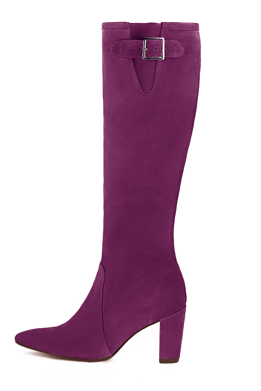 Botte femme : Bottes femme avec des boucles sur mesures couleur violet myrtille. Bout effilé. Talon haut bottier. Vue de profil - Florence KOOIJMAN