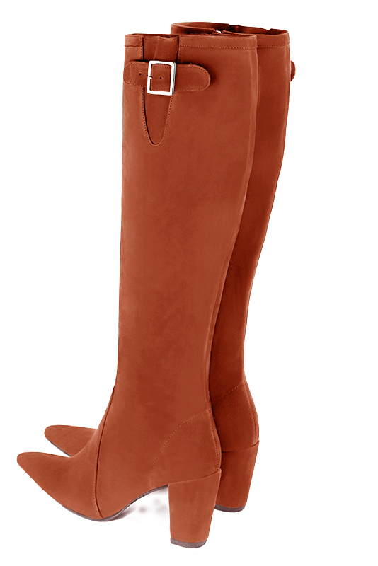 Botte femme : Bottes femme avec des boucles sur mesures couleur orange corail. Bout effilé. Talon haut bottier. Vue arrière - Florence KOOIJMAN