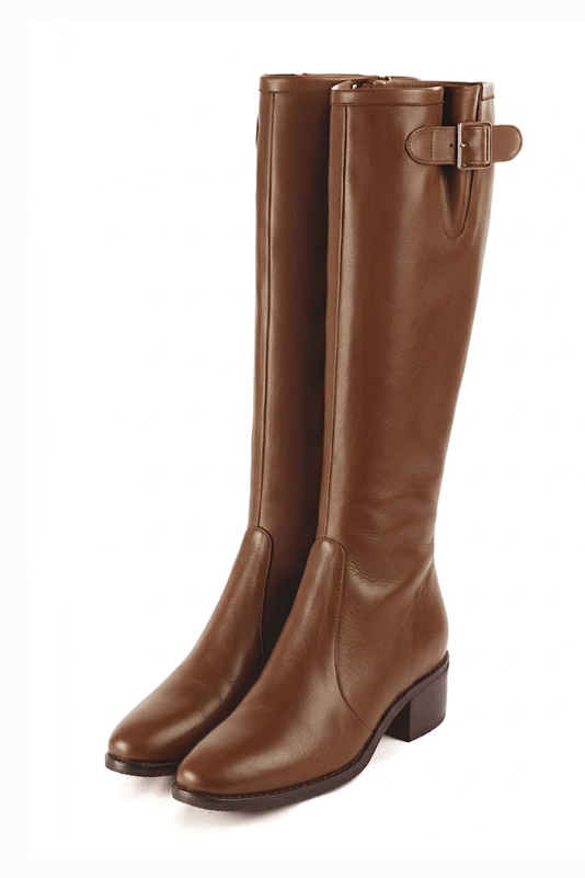 Bottes cavalière habillées femme sur mesure en cuir marron caramel à semelle en cuir de 4.5 cm et bout rond - Vue avant
