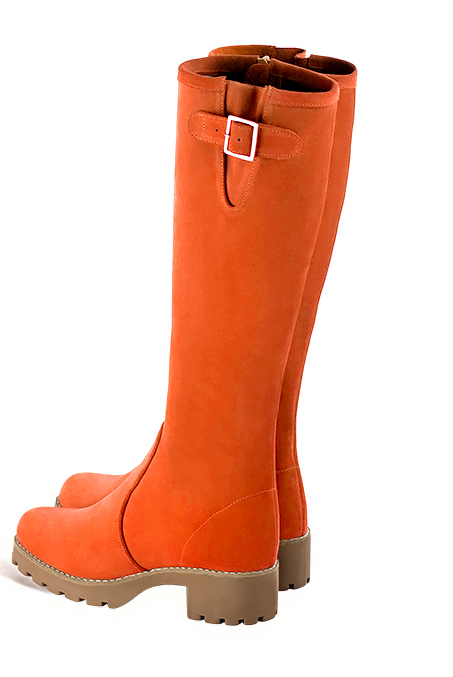 Bottes à boucles ajustables sur mesure pour femme en cuir orange avec  et  - Vue de profil