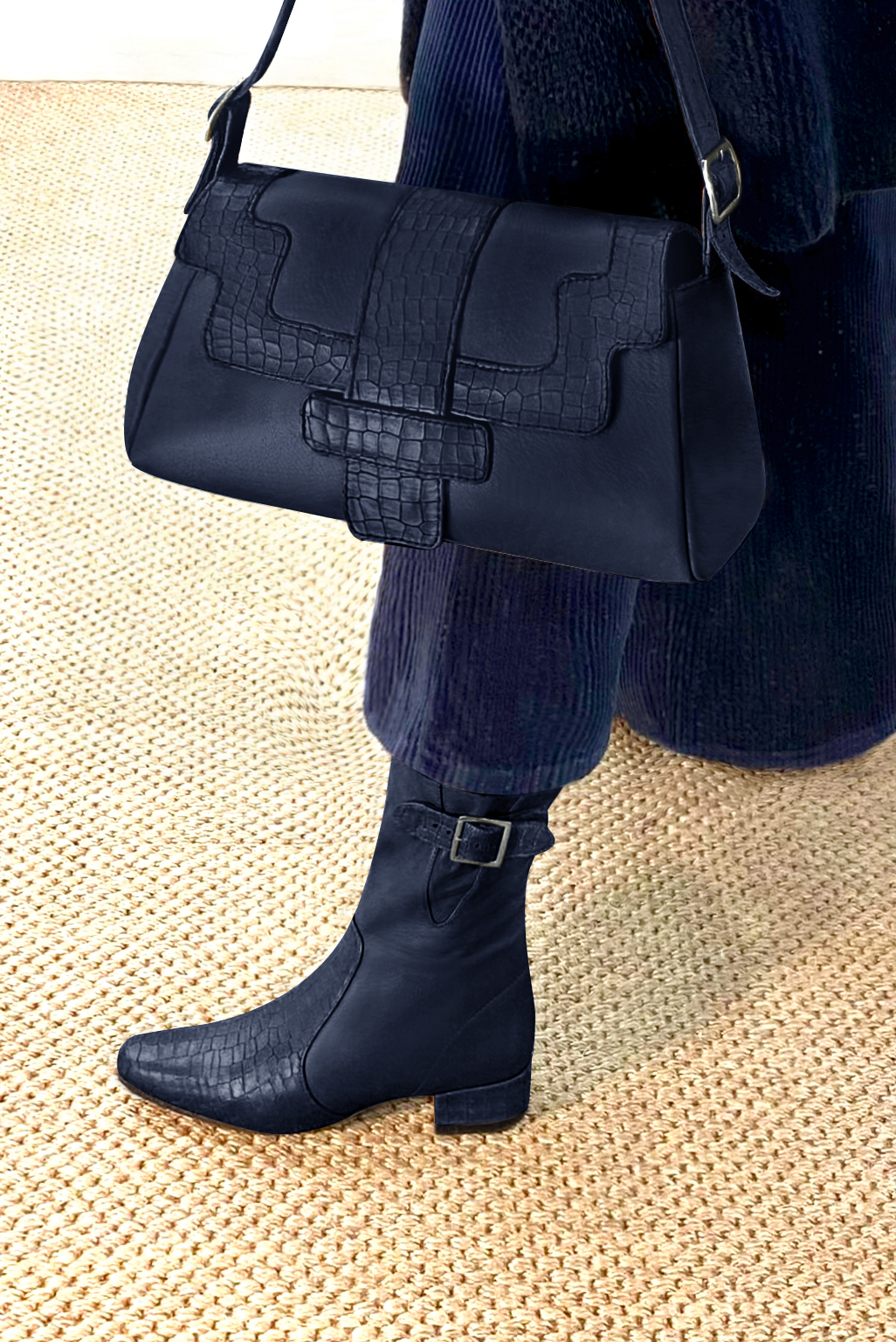 Sac porté à l'épaule pour femme en cuir bleu marine - Vue porté