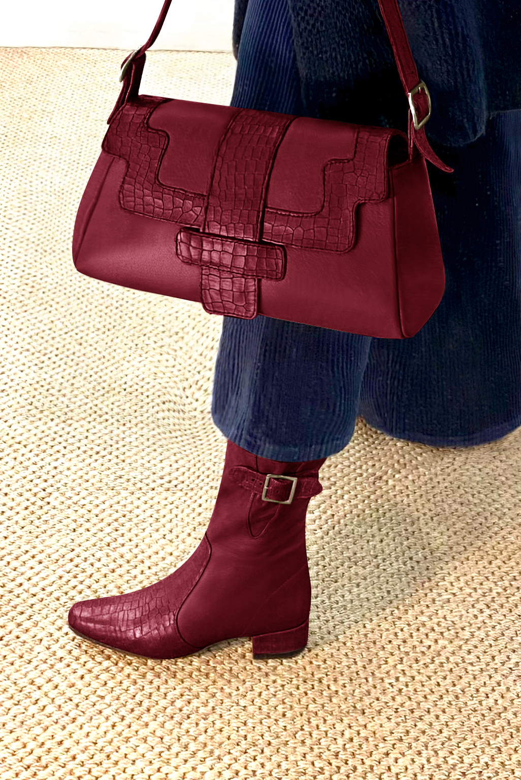 Sac porté à l'épaule habillé femme en cuir rouge bordeaux - Vue porté