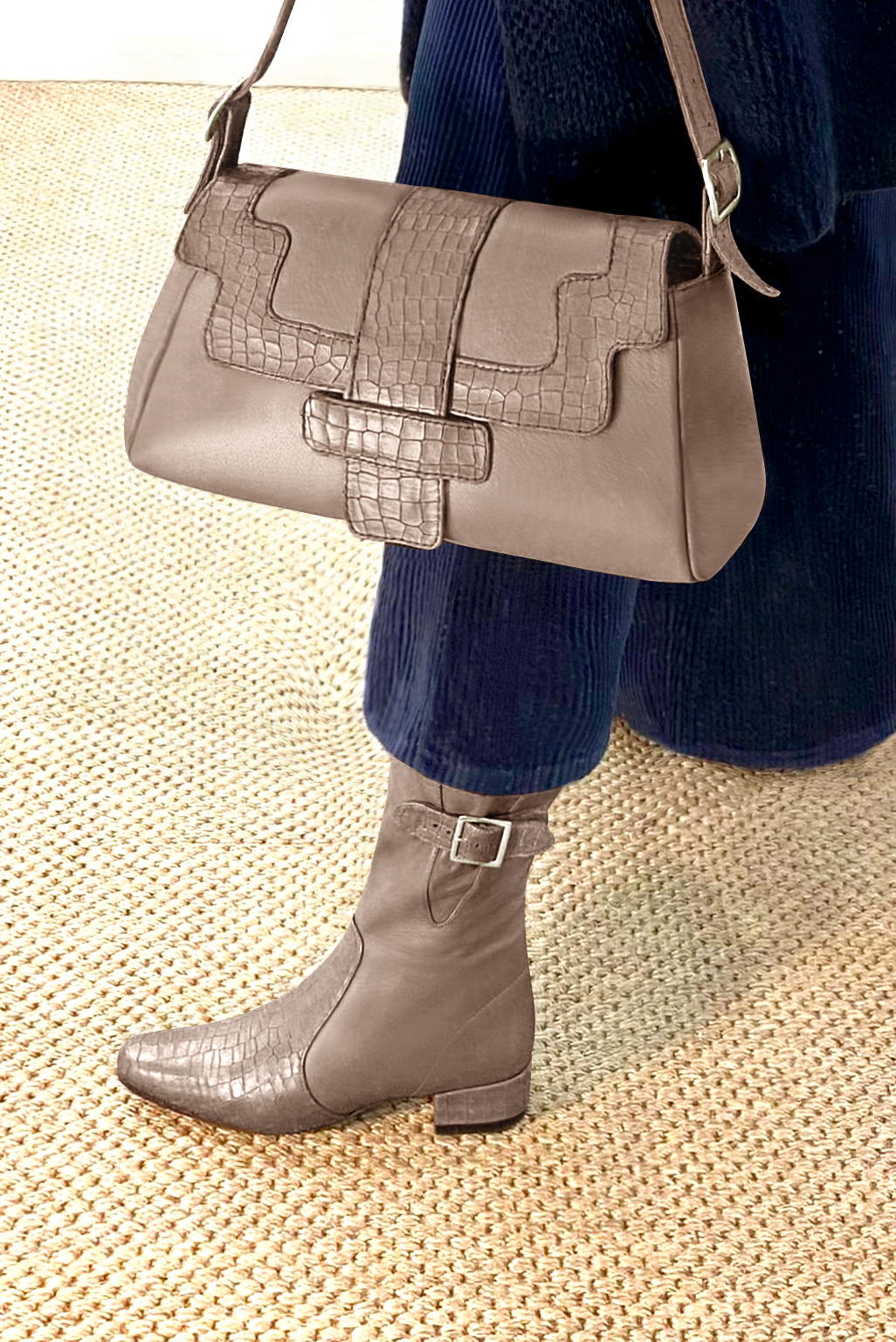 Sac porté à l'épaule habillé femme en cuir beige mastic - Vue porté