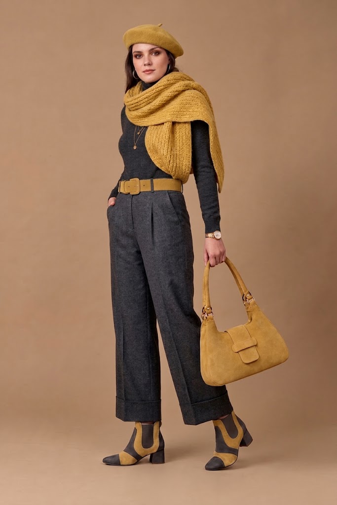 Bottines bicolores avec des élastiques pour femme en cuir gris foncé et jaune moutarde avec bout rond et talon évasé de 4.5 cm - Vue du dessus