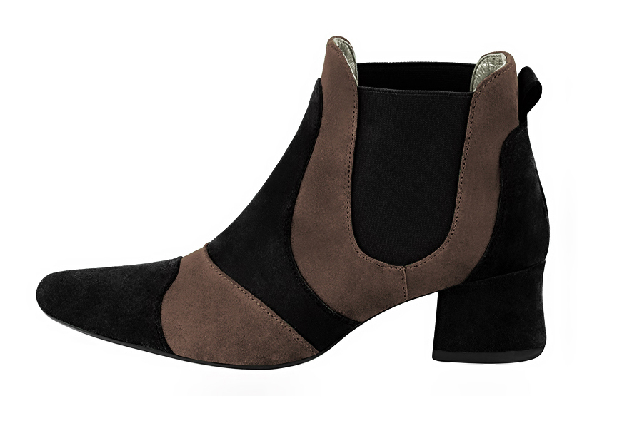 Boots femme : Boots bicolores élastiques sur les côtés couleur noir mat et marron chocolat. Bout rond. Petit talon évasé. Vue de profil - Florence KOOIJMAN