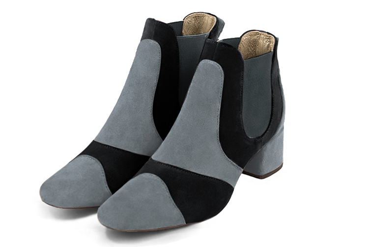 Boots femme : Boots bicolores élastiques sur les côtés couleur gris tourterelle et noir mat. Bout rond. Petit talon évasé Vue avant - Florence KOOIJMAN