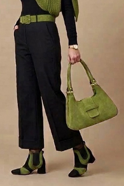 Bottines habillées femme avec élastiques en cuir noir mat et vert pistache à talon évasé de 4.5 cm et bout rond - Vue porté