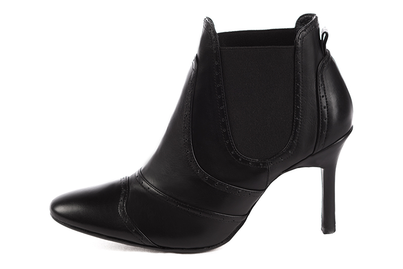 Boots élégantes et raffinées avec des élastiques sur les côtés, coloris noir. Bout rond. Talon très haut fin. Personnalisation : Choix des cuirs, des couleurs et des talons. Cou-de-pied sur mesure. - Florence KOOIJMAN