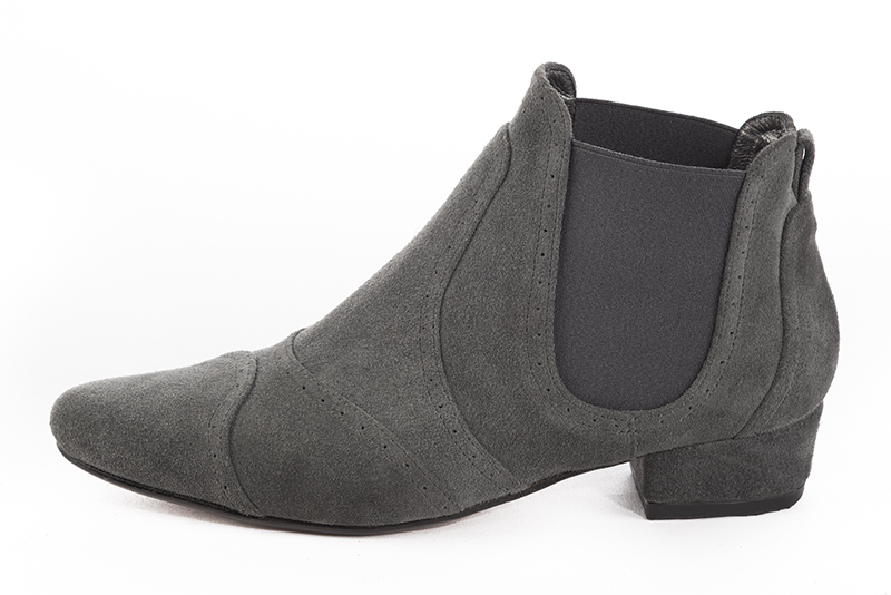 Boots élégantes et raffinées avec des élastiques sur les côtés, coloris gris cendre. Bout rond. Petit talon bottier. Personnalisation : Choix des cuirs, des couleurs et des talons. Cou-de-pied sur mesure. - Florence KOOIJMAN