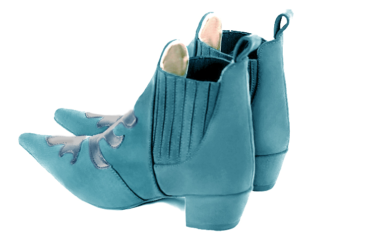 Boots femme : Boots bicolores élastiques sur les côtés couleur bleu canard. Bout pointu. Petit talon conique. Vue arrière - Florence KOOIJMAN