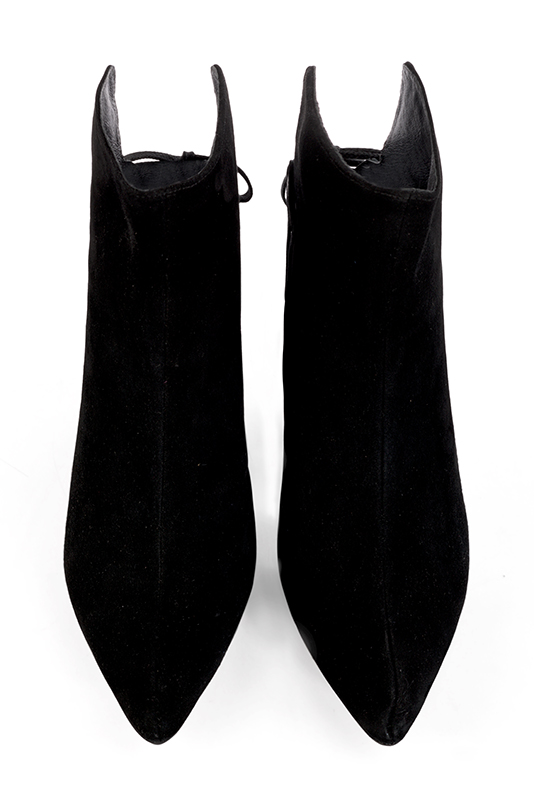 Boots femme : Bottines lacets à l'arrière couleur noir mat. Bout effilé. Talon haut bottier. Vue porté - Florence KOOIJMAN
