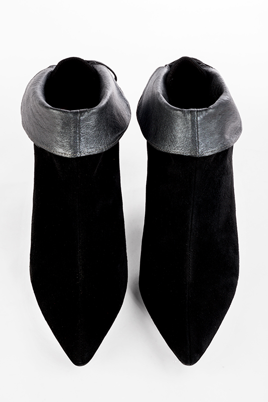 Boots femme : Bottines lacets à l'arrière couleur noir mat. Bout effilé. Talon haut bottier. Vue du dessus - Florence KOOIJMAN