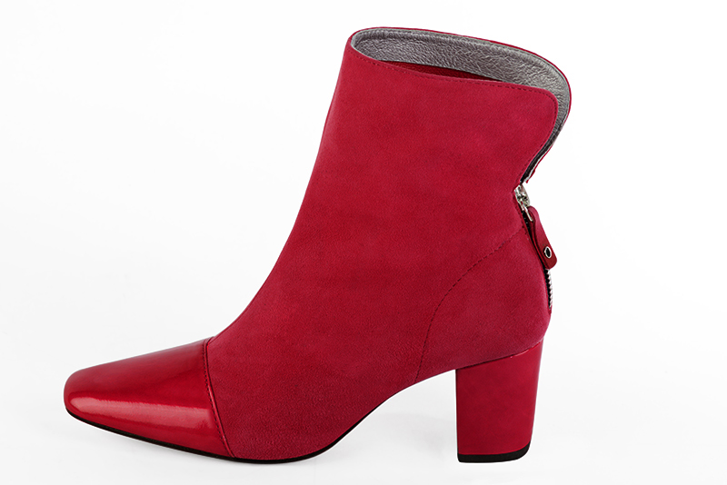 Boots femme : Boots fermeture éclair à l'arrière couleur rouge coquelicot. Bout carré. Talon mi-haut bottier. Vue de profil - Florence KOOIJMAN